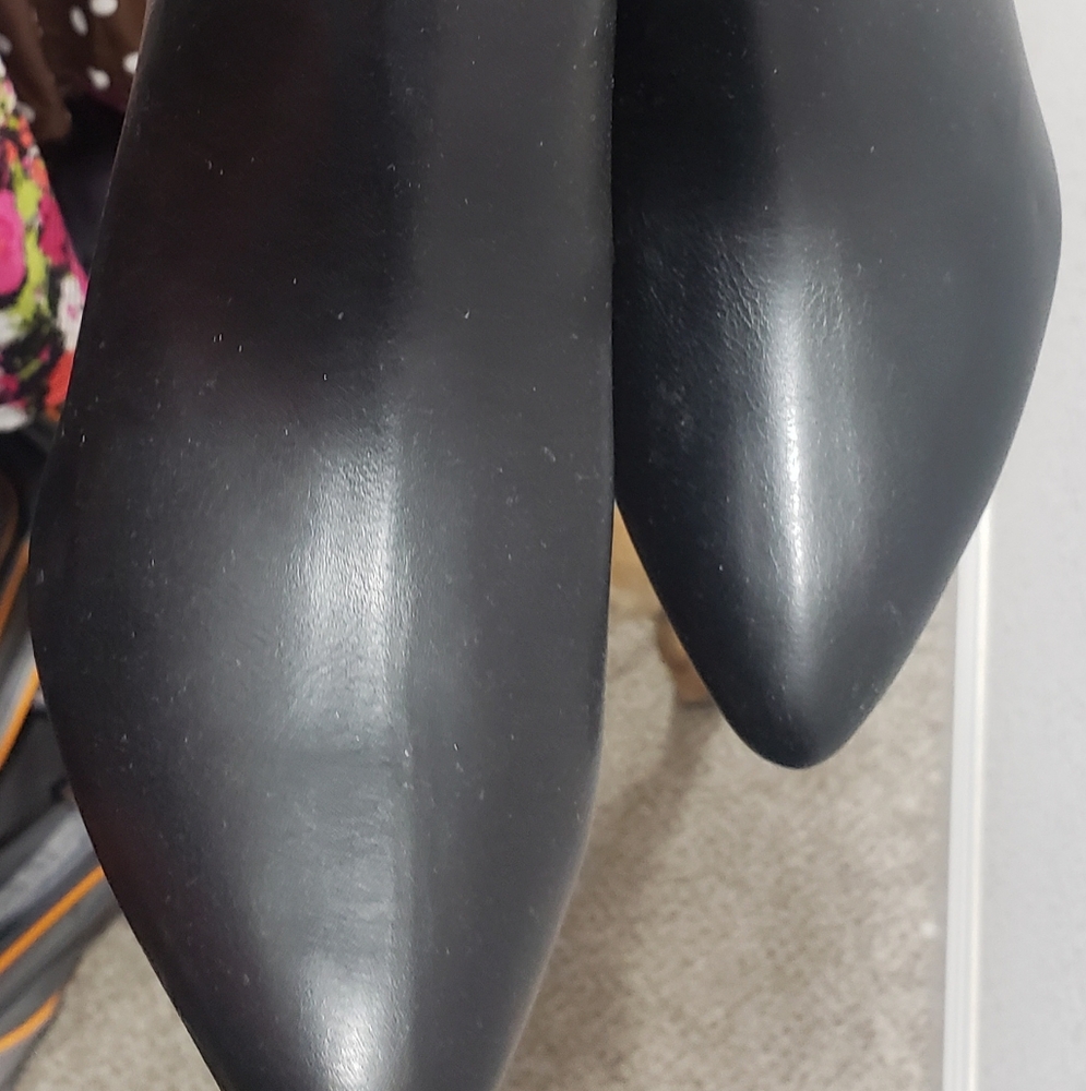 Short black boots